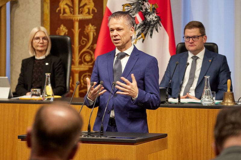 Am Rednerpult: Vorsitzender der Bundesratsfraktion Harald Himmer (ÖVP)