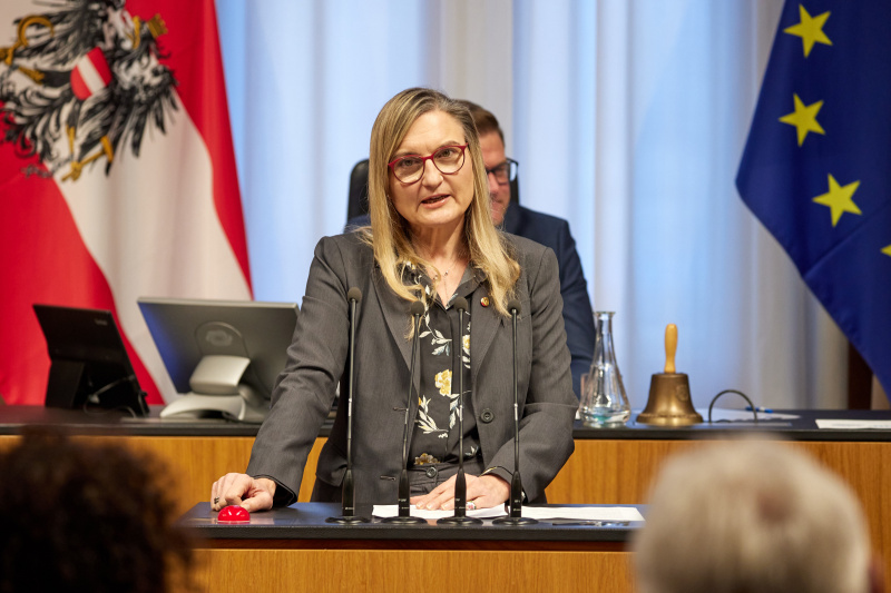 Am Rednerpult: Bundesrätin Claudia Hauschildt-Buschberger (GRÜNE)