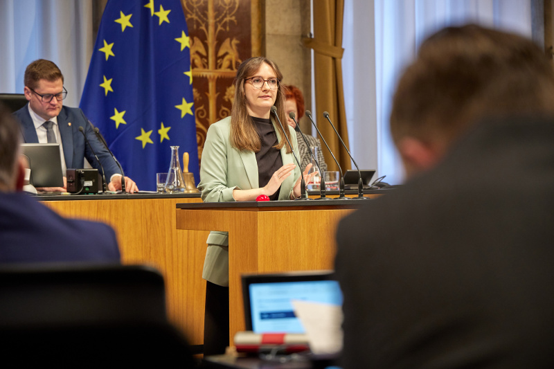 Am Rednerpult: Bundesrätin Julia Deutsch (NEOS)