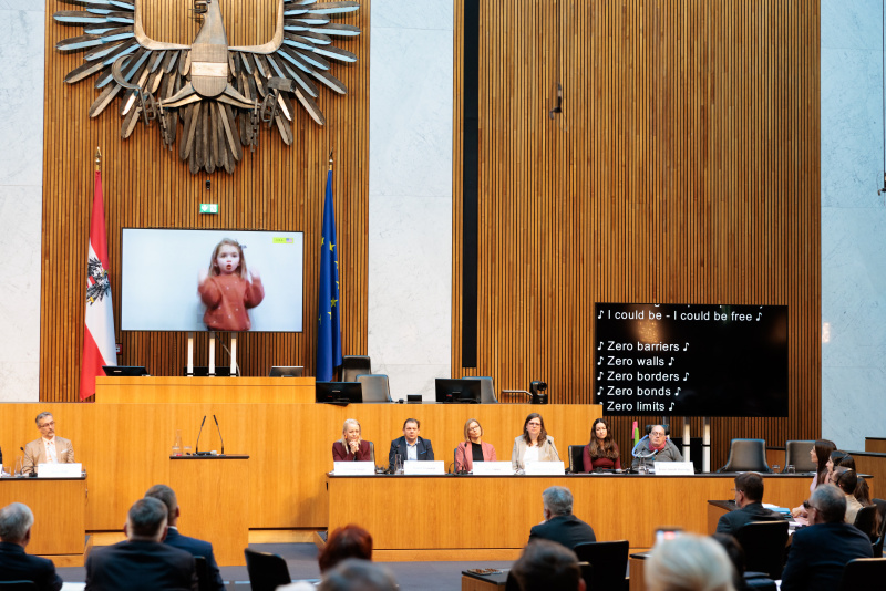 Abspielen der Zero Project Hymne