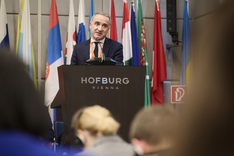 Am Rednerpult: Präsident der Parlamentarischen Versammlung der OSZE Pere Joan Pons Sampietro