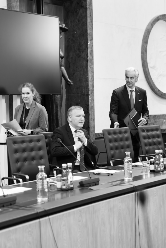 Von links: EU-Kommissar Michael McGrath, Leiter der EU-Kommissionsvertretung Österreichs Patrick Lobis