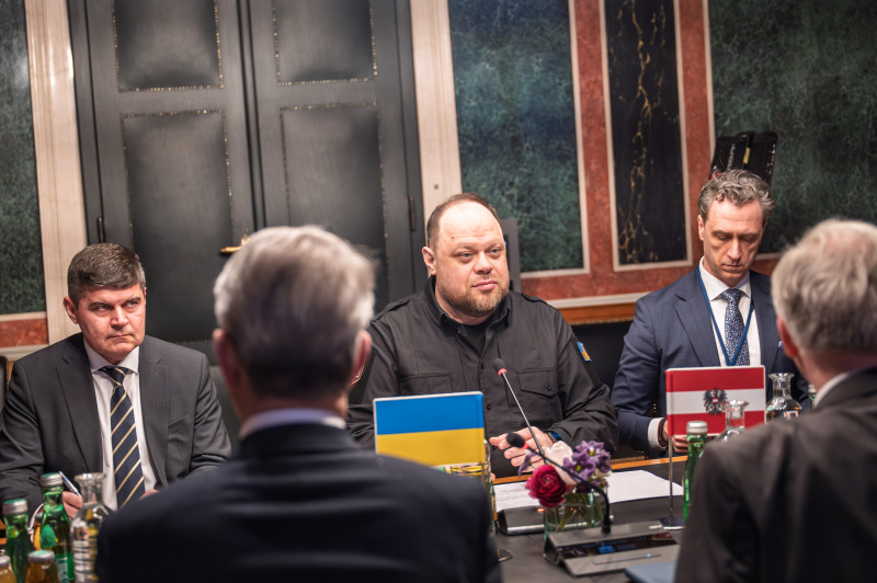 Aussprache. Ukrainische Delegation unter der Leitung des Vorsitzenden der Werchowna Rada der Ukraine Ruslan Stefantschuk (2. von rechts).