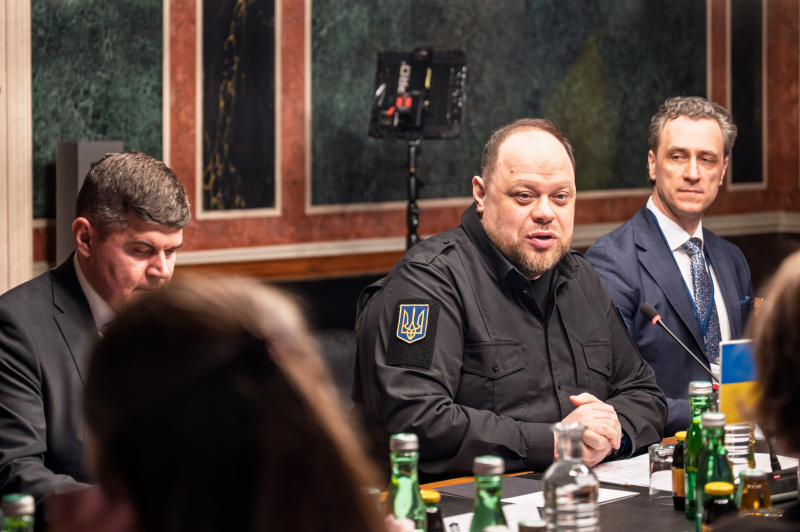 Aussprache. Ukrainische Delegation unter der Leitung des Vorsitzenden der Werchowna Rada der Ukraine Ruslan Stefantschuk (2. von rechts).