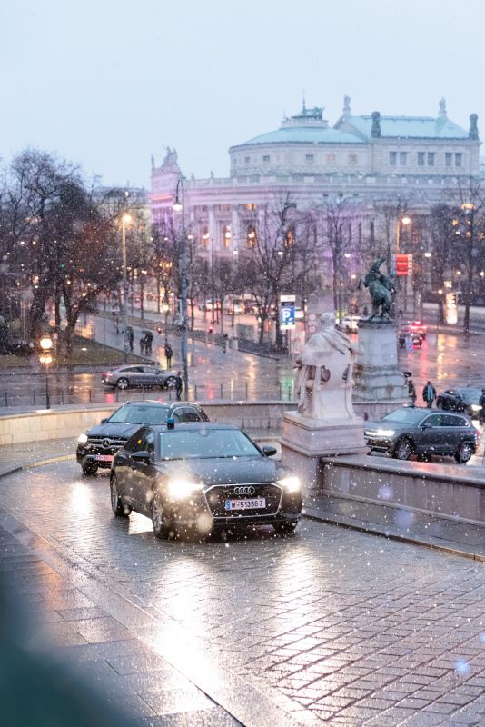 Anfahrt des ukrainischen Delegationskonvois