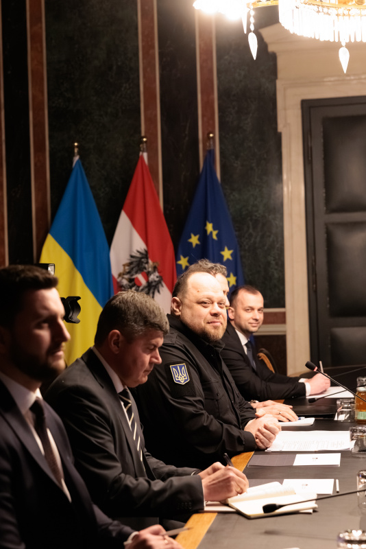 Aussprache. Ukrainische Delegation unter der Leitung des Vorsitzenden der Werchowna Rada der Ukraine Ruslan Stefantschuk (3. von links)