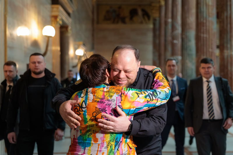 Begrüßung. Nationalratsabgeordnete Petra Bayr (SPÖ) begrüßt den  Vorsitzenden der Werchowna Rada der Ukraine Ruslan Stefantschuk