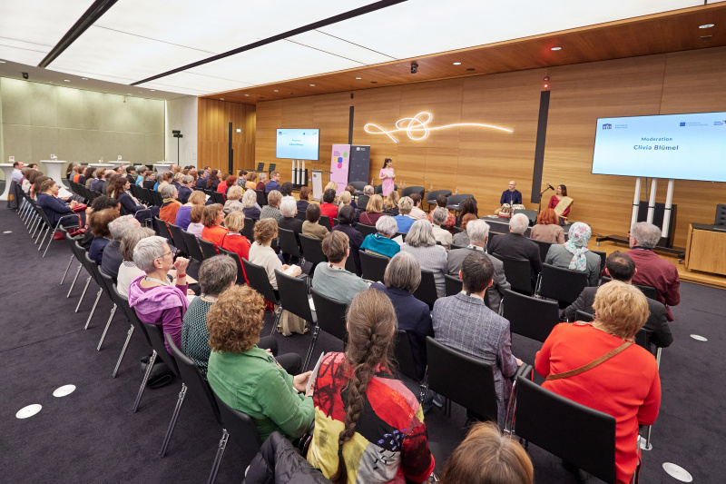 Moderation. Clivia Blümel Journalistin