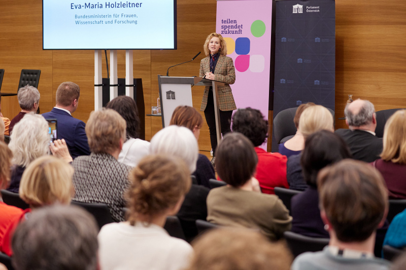 Grußworte Frauenministerin Eva Maria Holzleitner (SPÖ)
