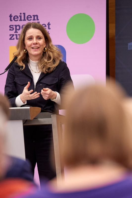 Vortrag: "Mit Spannungen leben" - Gedanken zum politischen Engagement christlicher Frauen. Sozialethikerin Linda Kreuzer