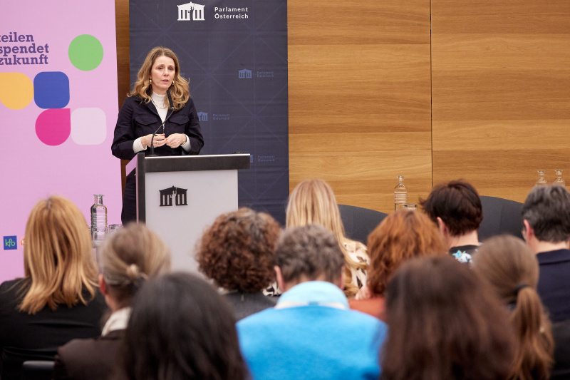 Vortrag: "Mit Spannungen leben" - Gedanken zum politischen Engagement christlicher Frauen. Sozialethikerin Linda Kreuzer