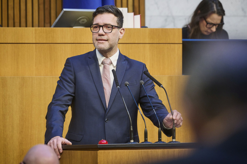 Am Rednerpult Nationalratsabgeordneter Heinrich Himmer (SPÖ)