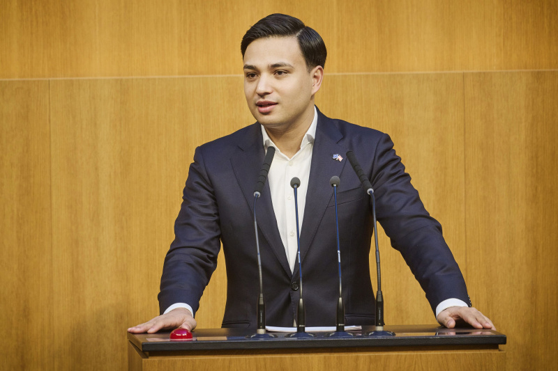 Am Rednerpult Klubobmann Yannik Shetty (NEOS)