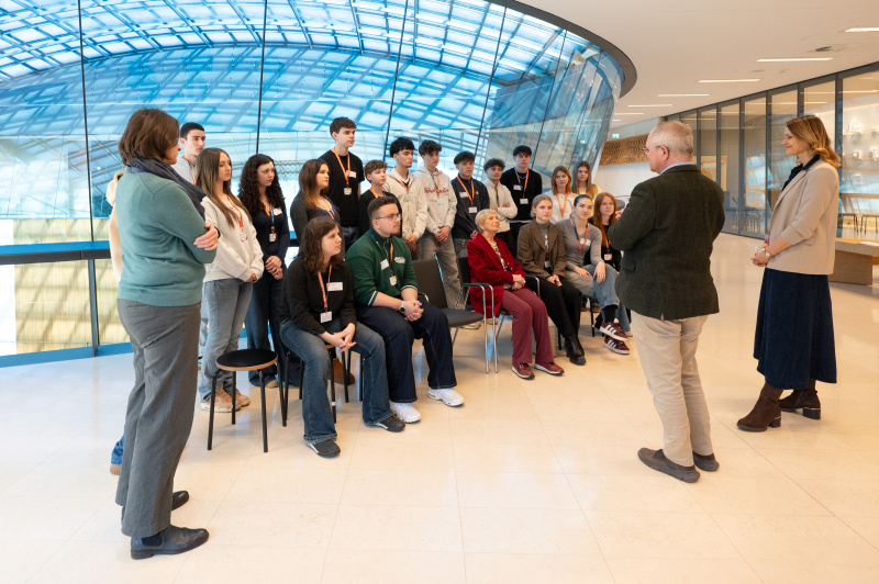 Gruppenfoto mit den Teilnehmerinnen und Teilnehmern
