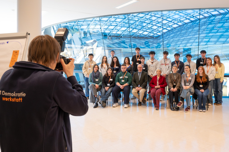 Gruppenfoto mit den Teilnehmerinnen und Teilnehmern
