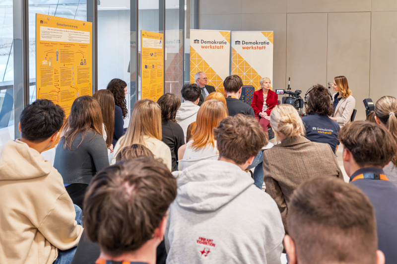 Hon.-Prof. Franz Sturm und Univ.-Prof. Katja Sturm-Schnabl im Interview