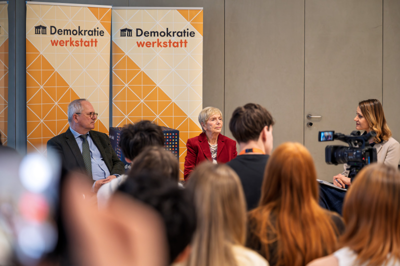 Hon.-Prof. Franz Sturm und Univ.-Prof. Katja Sturm-Schnabl im Interview