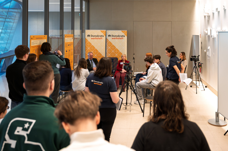 Hon.-Prof. Franz Sturm und Univ.-Prof. Katja Sturm-Schnabl im Interview