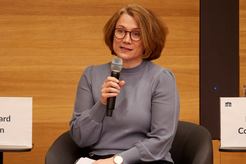 Podiumsdiskussion. Moderation Doris Corradini - Parlamentsdirektion