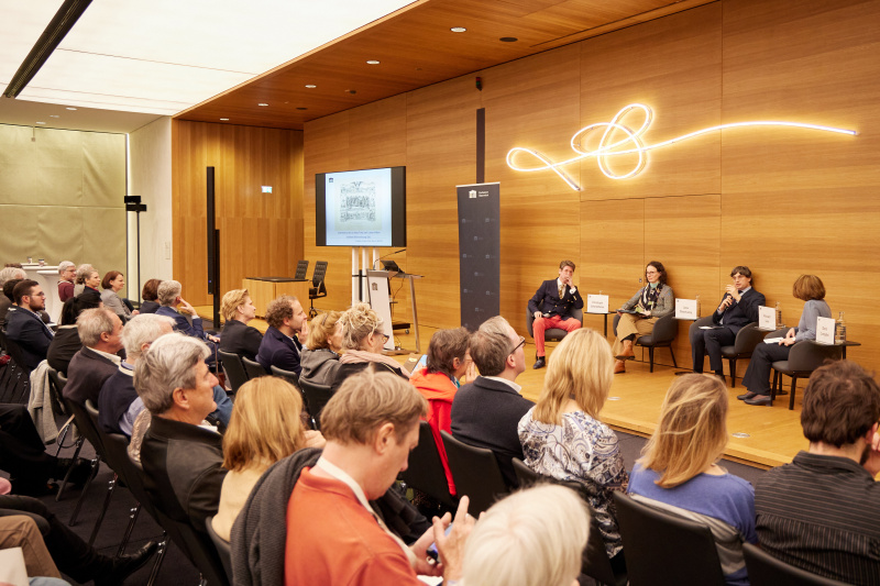 Podiumsdiskussion. Von links: Christoph Schmetterer - Universität Halle-Wittenberg, Jana Osterkamp - Universität Augsburg, Richard Lein - Universität Wien, Doris Corradini - Parlamentsdirektion