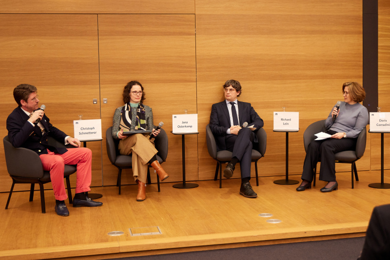 Podiumsdiskussion. Von links: Christoph Schmetterer - Universität Halle-Wittenberg, Jana Osterkamp - Universität Augsburg, Richard Lein - Universität Wien, Doris Corradini - Parlamentsdirektion