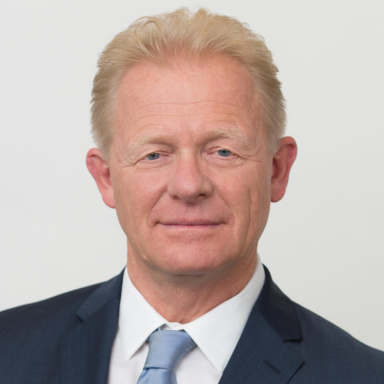 Portraitfoto von Peter Gerstner