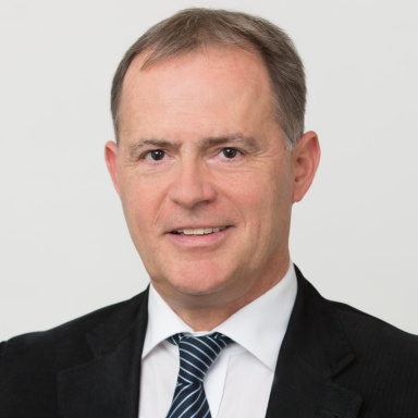 Portraitfoto von Dr. Johannes Jarolim