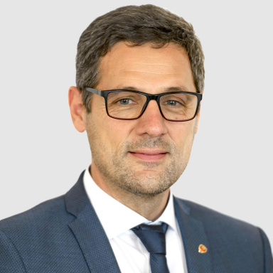 Portraitfoto von Dr. Peter Raggl