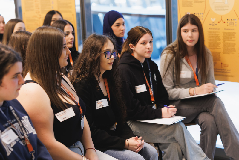 Gesprächsrunde mit Schülerinnen