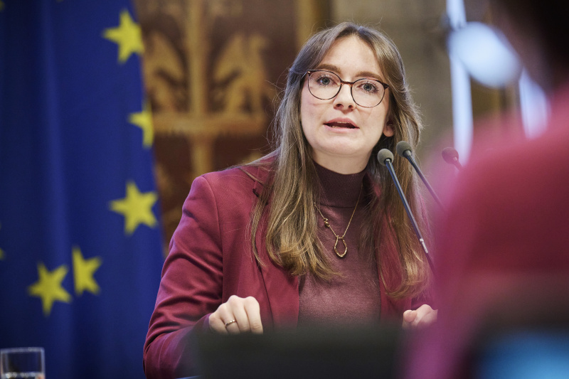 Am Rednerinnenpult Bundesrätin Julia Deutsch (NEOS)