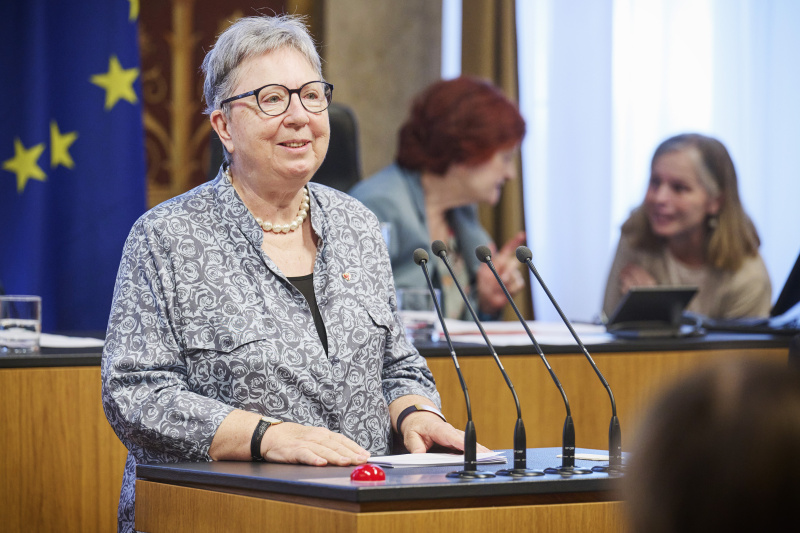 Am Rednerinnenpult Bundesrätin Klara Neurauter (ÖVP)