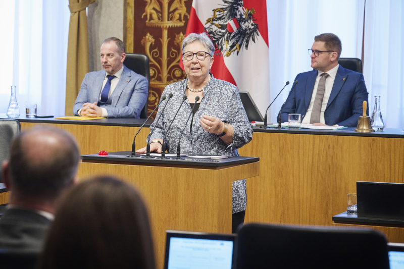 Am Rednerinnenpult Bundesrätin Klara Neurauter (ÖVP)