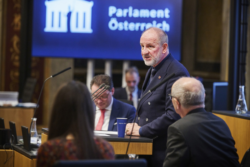 Am Rednerpult Bundesrat Peter Samt (FPÖ)