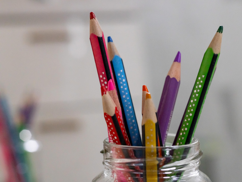 Buntstifte im Glas