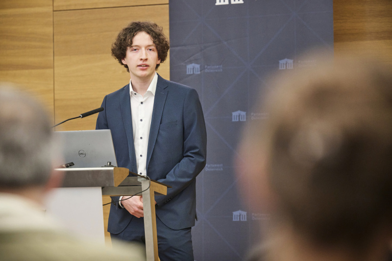 Eröffnungsworte Sprecher der Parlamentsdirektion Karl-Heinz Grundböck.Kurzpräsentation und Showcases. .Open Data Beauftragter Simon Hofer.Institut für Staatswissenschaften, Universität Wien Daniel Bliem.