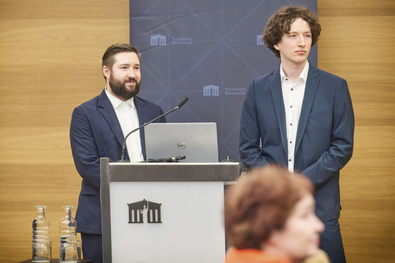 Kurzpräsentation und Showcases. Von links: Open Data Beauftragter Simon Hofer, Daniel Bliem vom Institut für Staatswissenschaften, Universität Wien