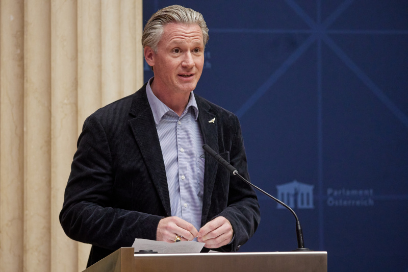 Buchpräsentation Autor Martin Kolozs