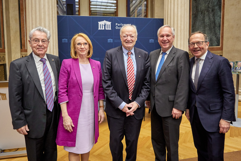 Von links: Bundespräsident a. D. Heinz Fischer, Dritte Nationalratspräsidentin Doris Bures (SPÖ), Nationalratspräsident a. D. Andreas Khol, Nationalratspräsident Walter Rosenkranz (FPÖ), Zweiter Nationalratspräsident Peter Haubner (ÖVP)