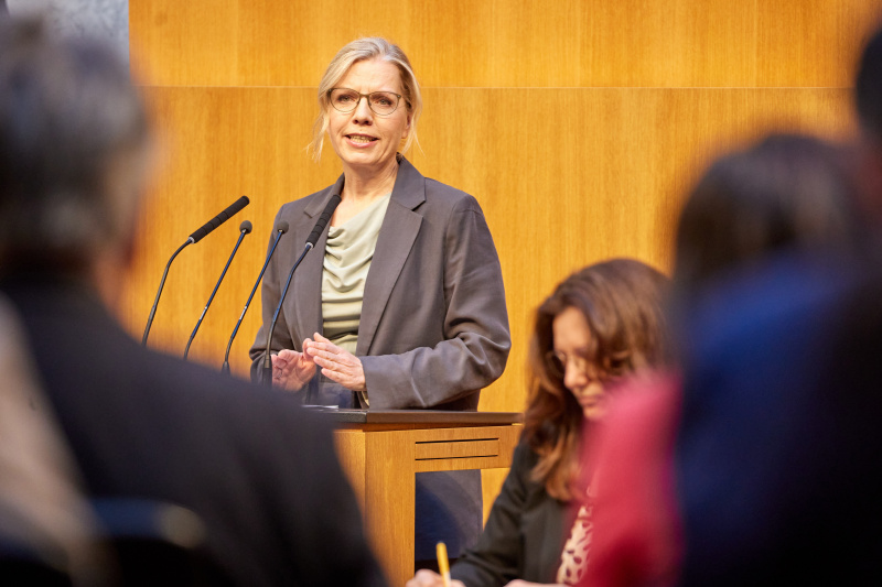 Am Rednerinnenpult: Klubobfrau Leonore Gewessler (GRÜNE)