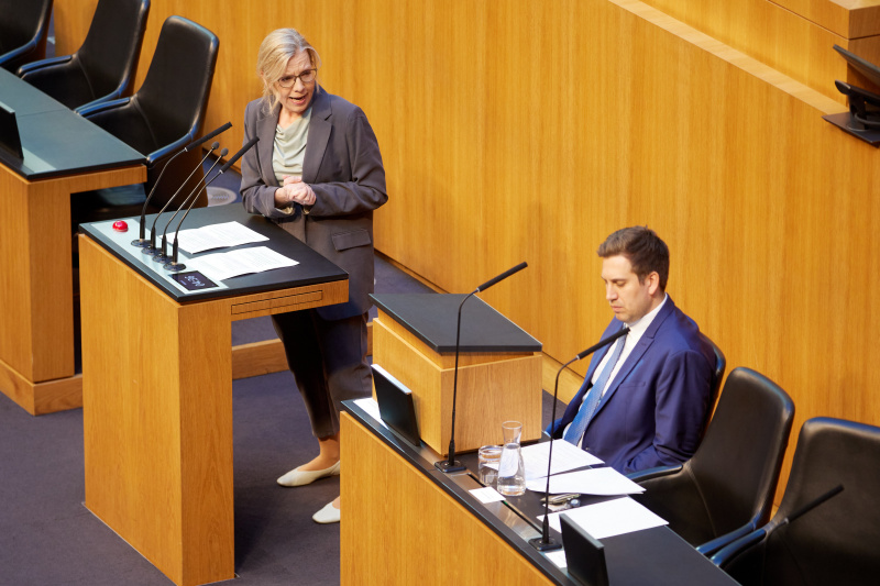 Am Rednerinnenpult: Klubobfrau Leonore Gewessler (GRÜNE)