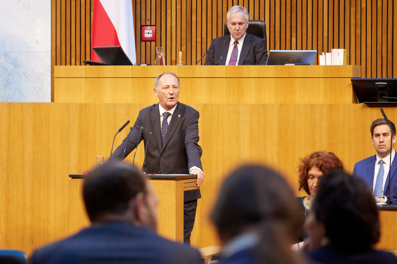 Am Rednerpult: Nationalratsabgeordneter Axel Kassegger (FPÖ)