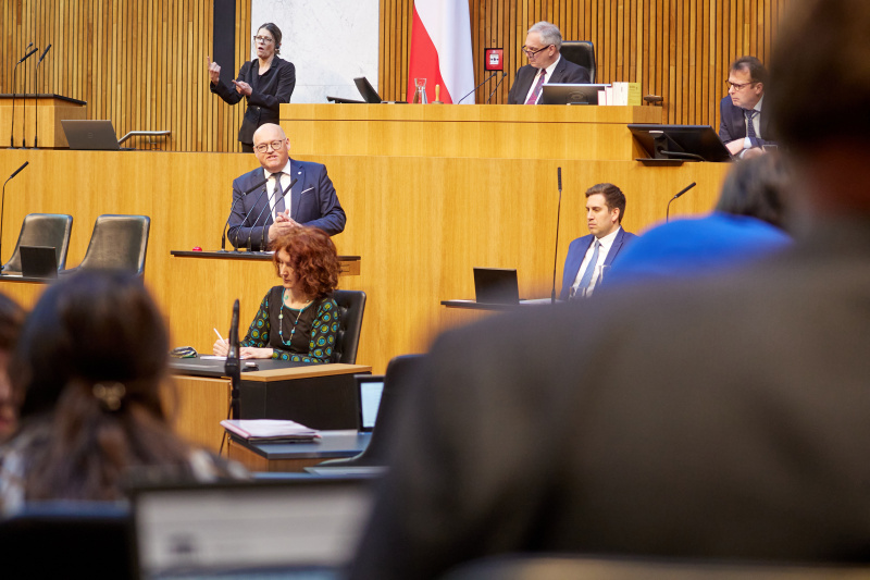 Am Rednerpult: Nationalratsabgeordneter Laurenz Pöttinger (ÖVP)