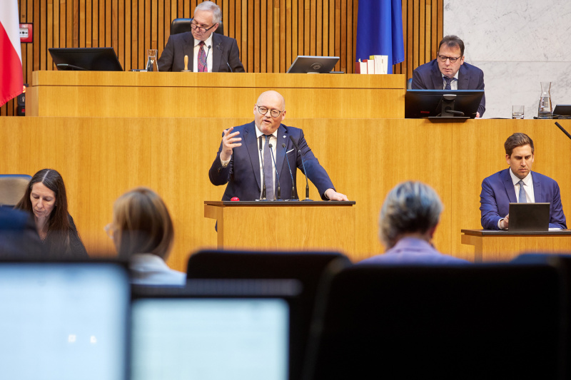 Am Rednerpult: Nationalratsabgeordneter Laurenz Pöttinger (ÖVP)