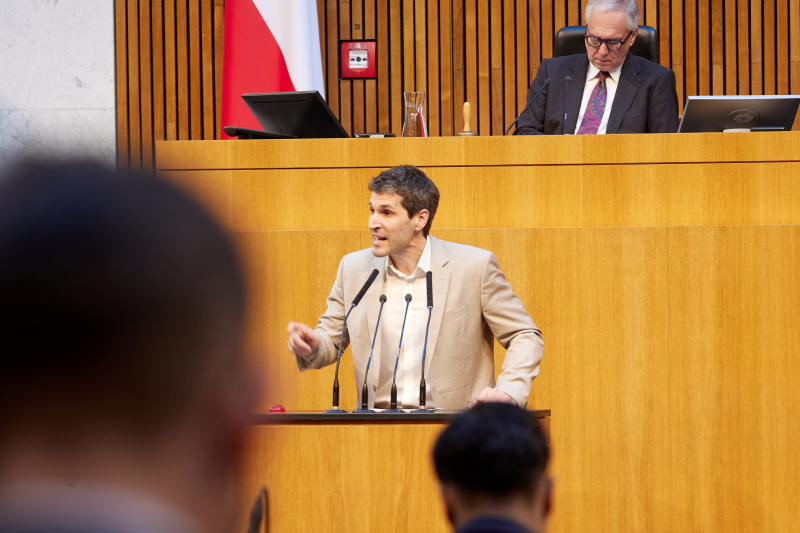 Am Rednerpult: Nationalratsabgeordneter Lukas Hammer (GRÜNE)