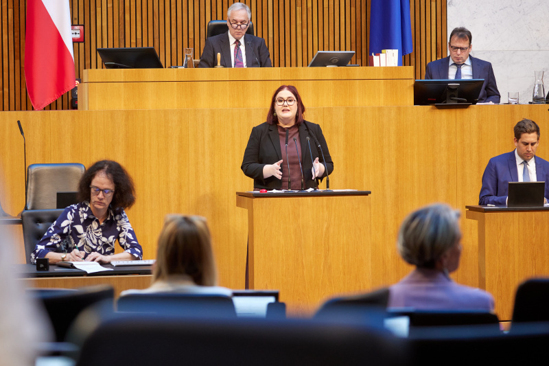 Am Rednerinnenpult: Nationalratsabgeordnete Carina Reiter (ÖVP)