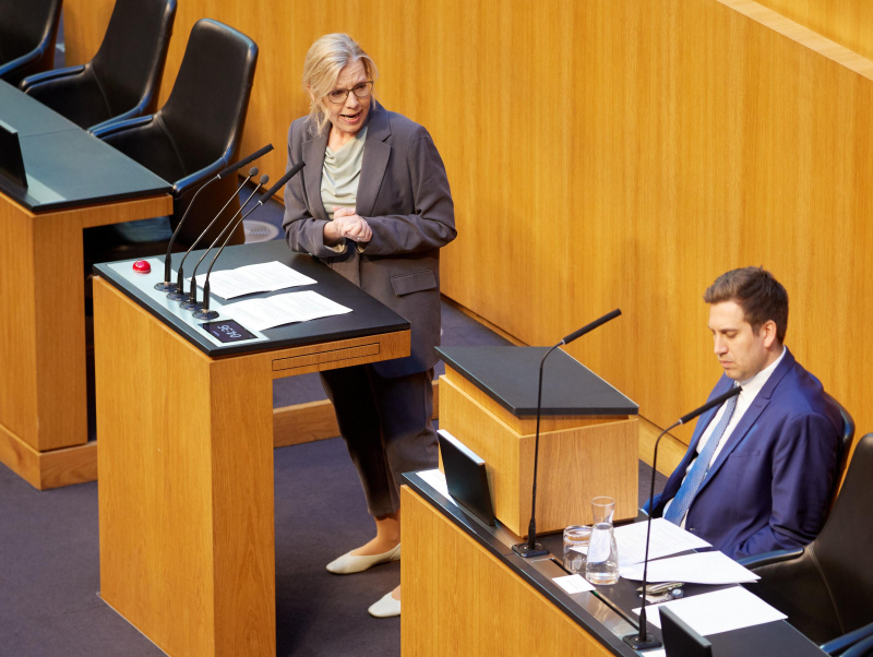 Am Rednerinnenpult: Klubobfrau Leonore Gewessler (GRÜNE)