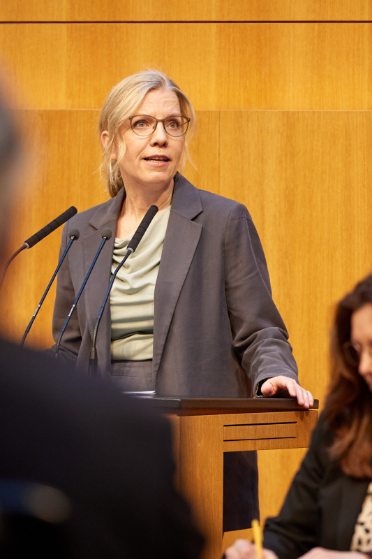 Am Rednerinnenpult: Klubobfrau Leonore Gewessler (GRÜNE)