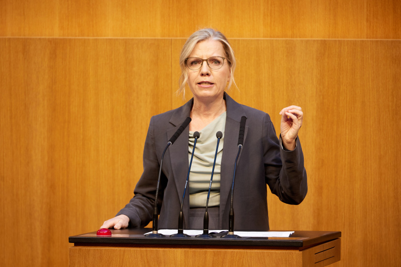 Am Rednerinnenpult: Klubobfrau Leonore Gewessler (GRÜNE)