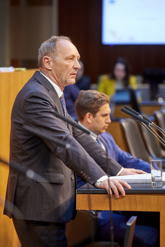 Am Rednerpult: Nationalratsabgeordneter Axel Kassegger (FPÖ)