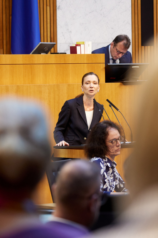 Am Rednerinnenpult: Nationalratsabgeordnete Susanne Fürst (FPÖ)